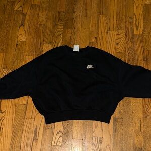 Nike girls’ black Crewneck Sweatshirt- shorter style and wider sleeves